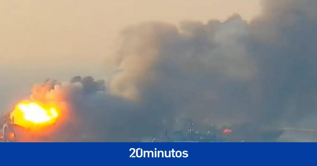Así ha hundido Ucrania un buque ruso de desembarco en el puerto de Berdiansk