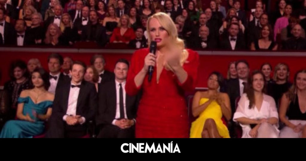 La peineta de Rebel Wilson a Putin, el gesto simbólico de unos BAFTA con escasos mensajes sobre Ucrania