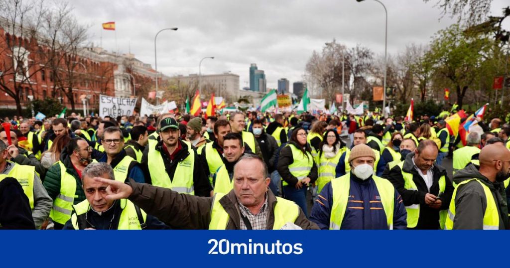 Los transportistas demuestran su fuerza en Madrid y obligan al Gobierno a recibirlos en una reunión esta tarde