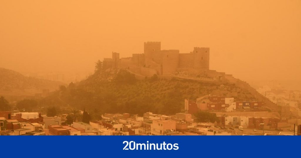 Media España se tiñe de naranja por la calima, que persistirá hasta el jueves en un episodio «histórico»