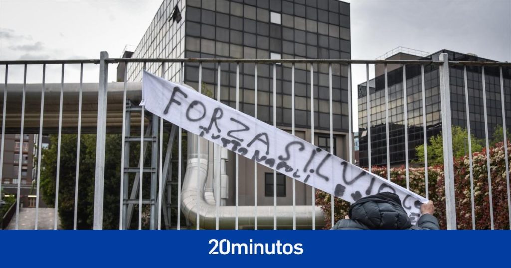 Berlusconi abandona la unidad de cuidados intensivos pese a que sigue ingresado en el hospital