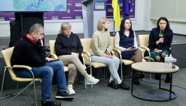 Cerca de 950 civiles ucranianos permanecen en cautiverio ruso