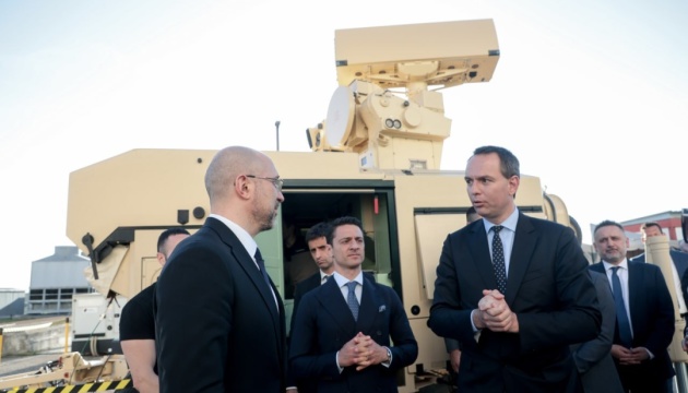 El Primer Ministro de Ucrania visitó la fábrica del fabricante de defensa aérea en Italia.