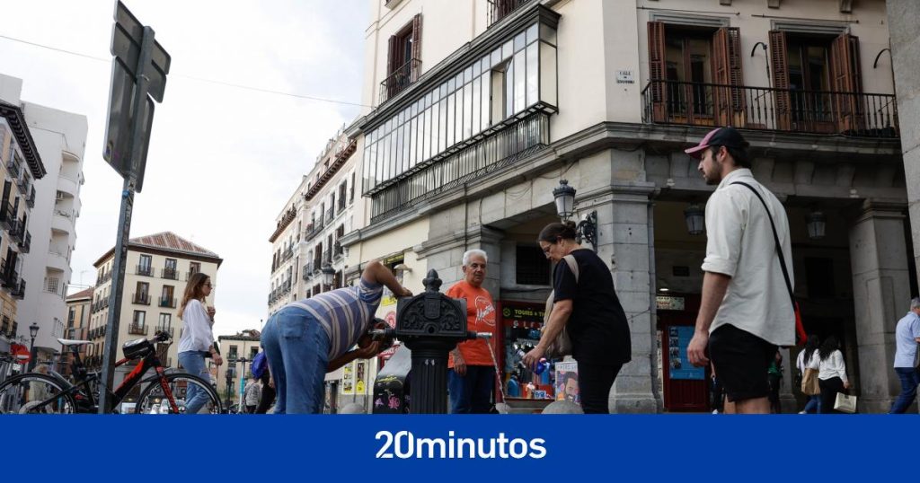 El calor sofocará el último ‘gran puente’ antes del verano con el mercurio disparado y casi 7 millones de desplazamientos en la carretera El calor sofocará el último ‘gran puente’ antes del verano con el mercurio disparado y casi 7 millones de desplazamientos en la carretera