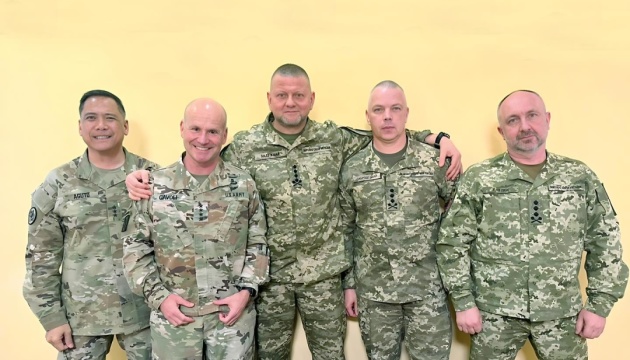 El máximo general ucraniano se reunió con el comandante de las fuerzas estadounidenses en Europa