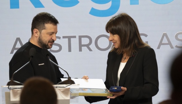 El presidente Zelensky entregó el premio «Ciudad Salvador» al alcalde de París El presidente Zelensky entregó el premio «Ciudad Salvador» al alcalde de París