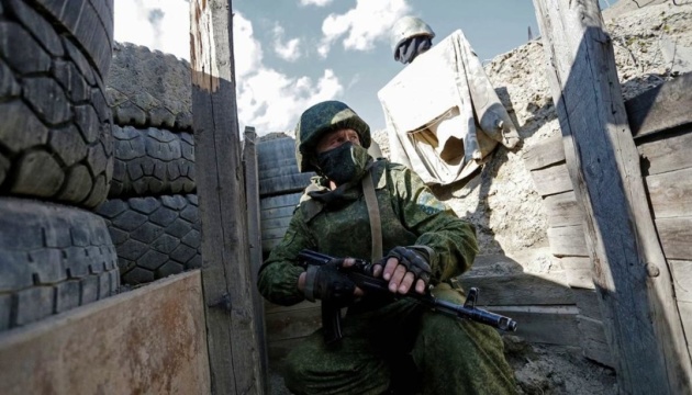 En Starobilsk ocupado, los residentes masculinos reciben borradores para el servicio militar