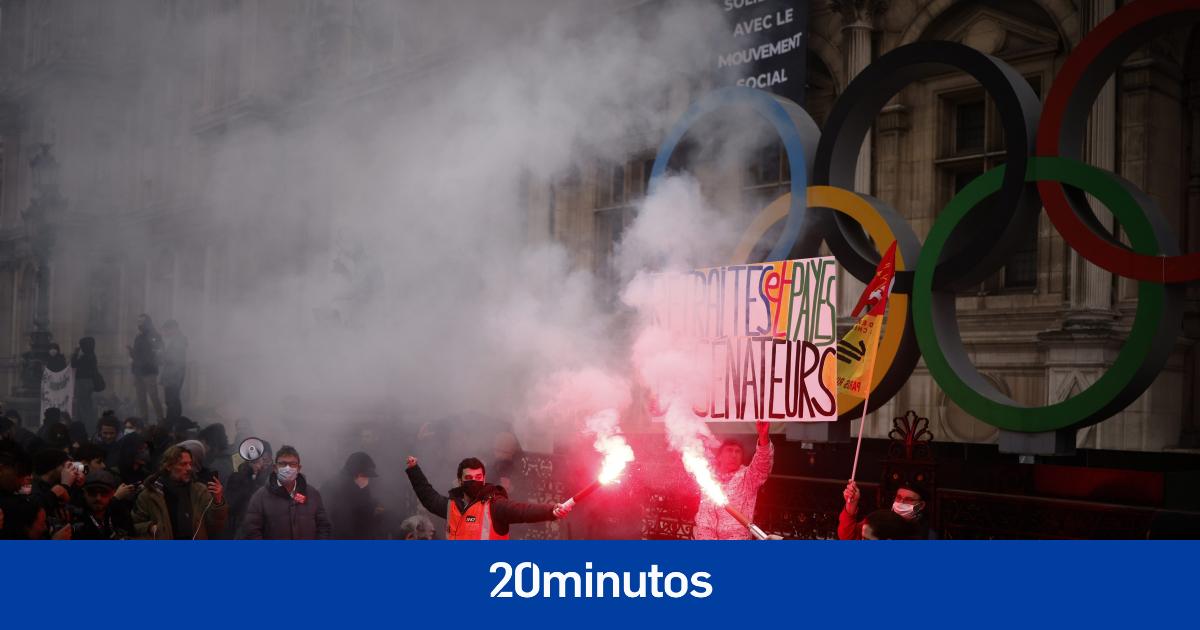 La Policía carga contra miles de manifestantes frente al Ayuntamiento de París