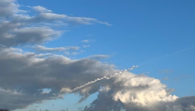 La defensa aérea derribó 11 misiles, dos drones La defensa aérea derribó 11 misiles, dos drones