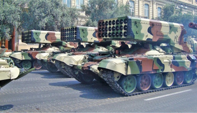 Las Fuerzas Aerotransportadas de Rusia están recibiendo sistemas termobáricos TOS-1A, posiblemente para uso ofensivo Las Fuerzas Aerotransportadas de Rusia están recibiendo sistemas termobáricos TOS-1A, posiblemente para uso ofensivo
