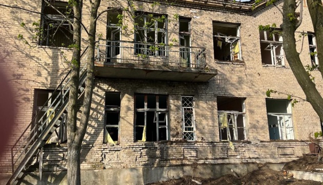 Las tropas rusas lanzan un ataque con cohetes contra Druzhkovka, el hospital está dañado