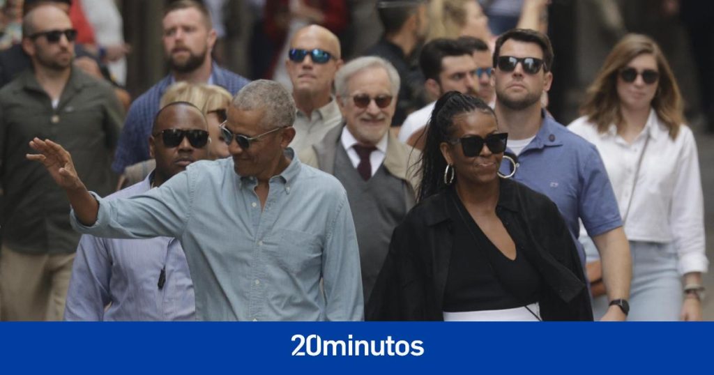 Los Obama y Spielberg se pasean entre la gente por las calles de Barcelona Los Obama y Spielberg se pasean entre la gente por las calles de Barcelona
