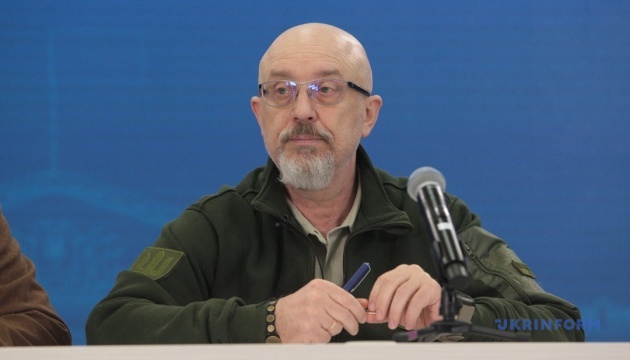 MO: Ucrania está almacenando municiones