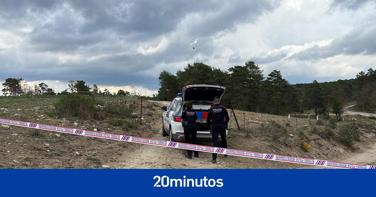 Mueren cuatro personas al chocar dos ultraligeros en Barcelona Mueren cuatro personas al chocar dos ultraligeros en Barcelona