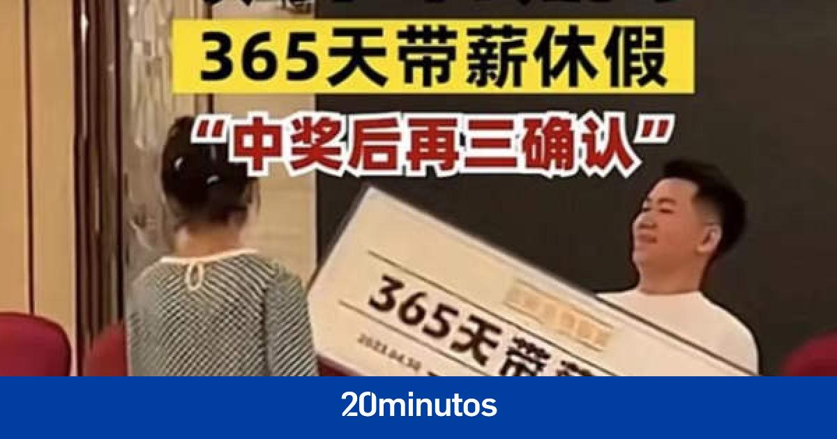 Un hombre gana 365 días de vacaciones pagadas en una rifa de su empresa