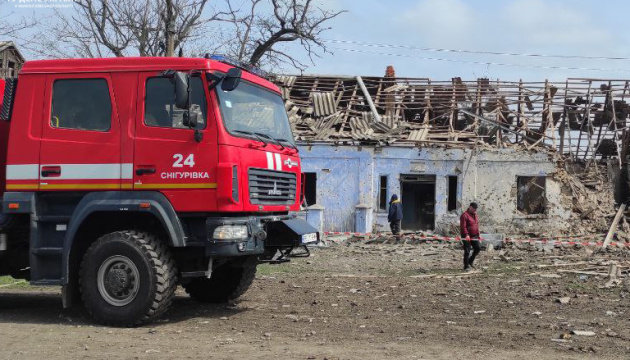 Una escuela se incendió después de un bombardeo en la región de Mykolaiv Una escuela se incendió después de un bombardeo en la región de Mykolaiv
