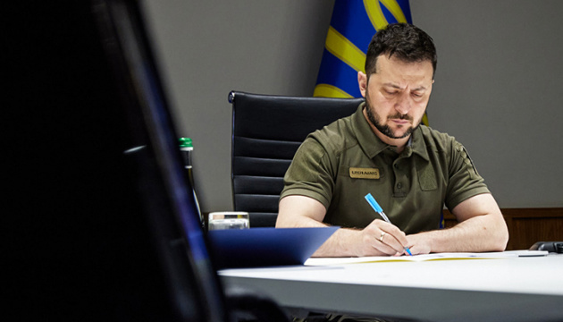Zelensky firmó una ley sobre los exámenes de ciudadanía