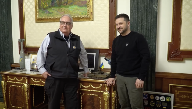 Zelensky y Buffett discuten ayuda a Ucrania Zelensky y Buffett discuten ayuda a Ucrania