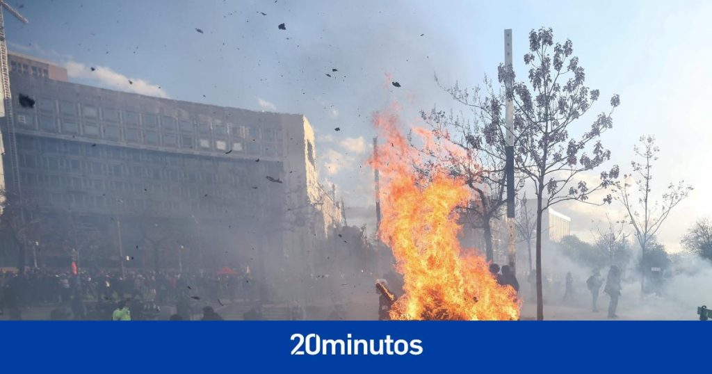 casi 380.000 personas salen a las calles contra la reforma de las pensiones