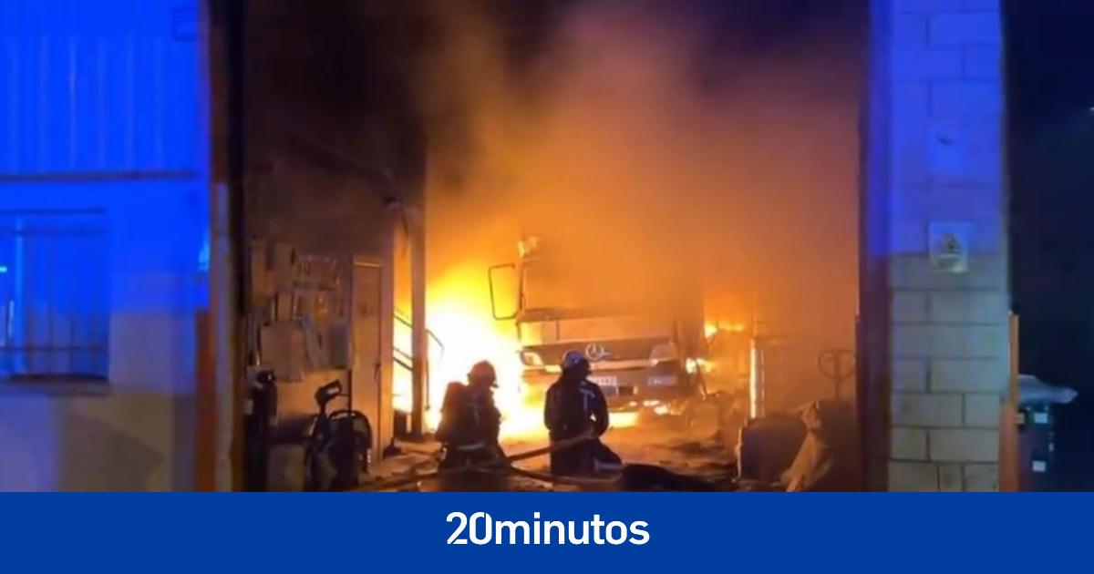 Controlado un incendio sin heridos en dos naves industriales en Campo Real