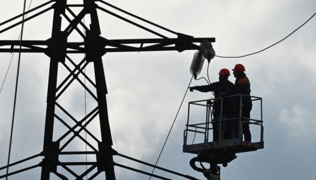 Equipos de siete operadores regionales de distribución de electricidad resultaron dañados en bombardeos