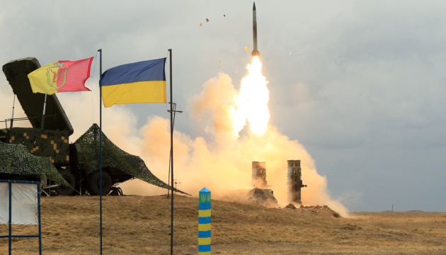 Siete Iskander-M, tres misiles Iskander-K destruidos sobre Kiev por la noche