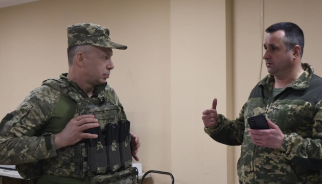 Los rusos intensificaron su bombardeo de Bakhmut, utilizando armas pesadas. Los rusos intensificaron su bombardeo de Bakhmut, utilizando armas pesadas.
