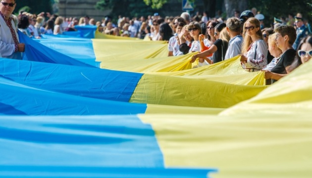 Más del 60% de los ucranianos hablan el idioma nacional en la vida cotidiana. Más del 60% de los ucranianos hablan el idioma nacional en la vida cotidiana.
