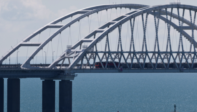 Rusia está tratando de encubrir el puente de Crimea: inteligencia británica Rusia está tratando de encubrir el puente de Crimea: inteligencia británica