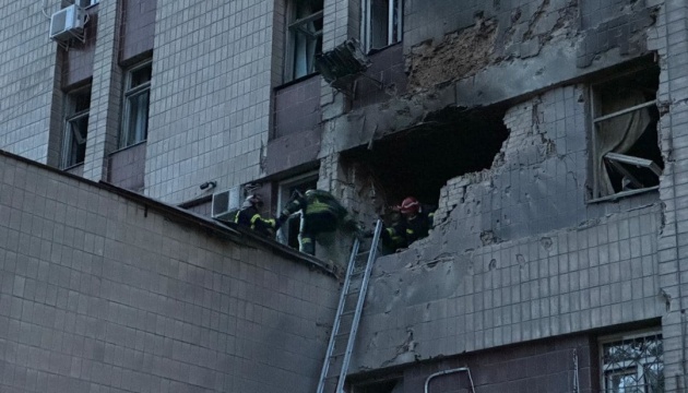 Un rescatista resultó herido en un ataque con drones en Kiev