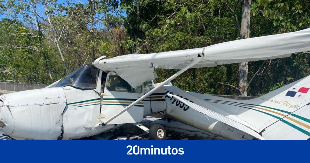Una avioneta se estrella en una avenida de la Ciudad de Panamá sin víctimas Una avioneta se estrella en una avenida de la Ciudad de Panamá sin víctimas