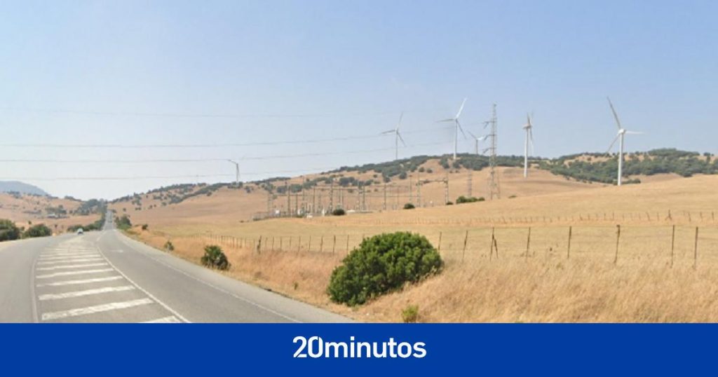 Una mujer fallecida y dos heridos tras volcar su coche en la N-340 en Tarifa Una mujer fallecida y dos heridos tras volcar su coche en la N-340 en Tarifa