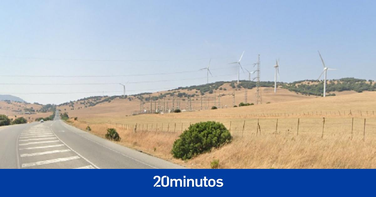 Una mujer fallecida y dos heridos tras volcar su coche en la N-340 en Tarifa Una mujer fallecida y dos heridos tras volcar su coche en la N-340 en Tarifa