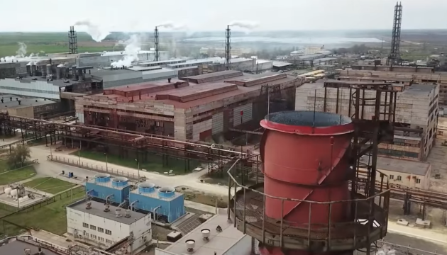 Los rusos llevan explosivos a la planta Titan de Crimea y minan su territorio: administración regional