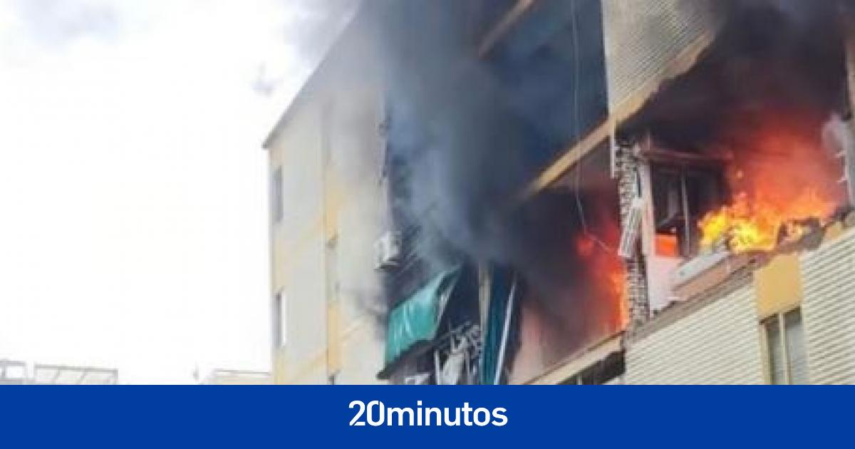 Una fuerte explosión sacude varias viviendas en Badajoz y levanta la fachada del edificio Una fuerte explosión sacude varias viviendas en Badajoz y levanta la fachada del edificio