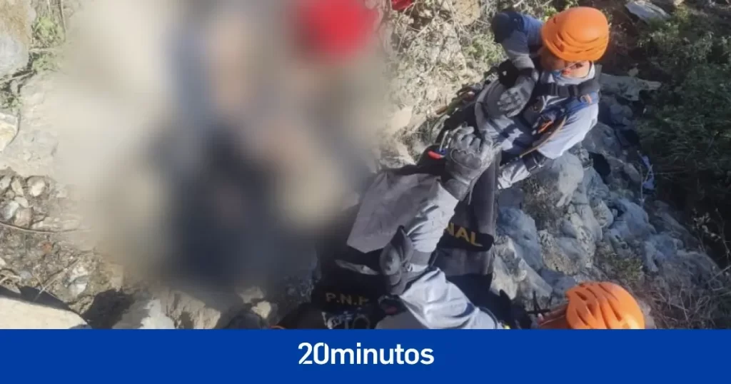 Al menos 10 muertos tras la caída de un bus a un abismo en el norte de Perú por «un despiste»