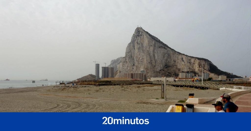 El ‘Daily Mail’ alerta de que España «puede destruir la economía de Gibraltar» si Vox entra en el próximo Gobierno El ‘Daily Mail’ alerta de que España «puede destruir la economía de Gibraltar» si Vox entra en el próximo Gobierno