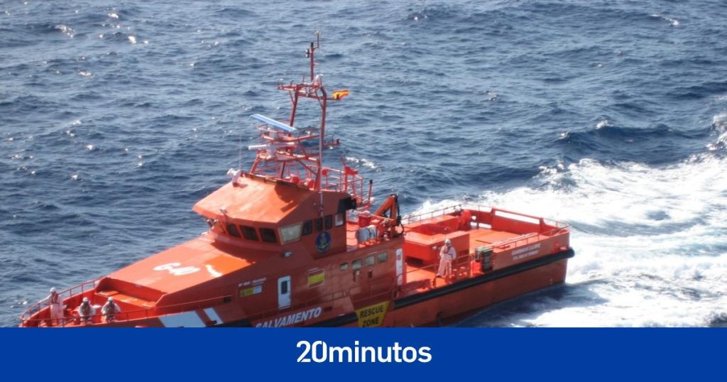 El cayuco rescatado transportaba a 86 personas, sigue la búsqueda de otra embarcación con 200 ocupantes El cayuco rescatado transportaba a 86 personas, sigue la búsqueda de otra embarcación con 200 ocupantes