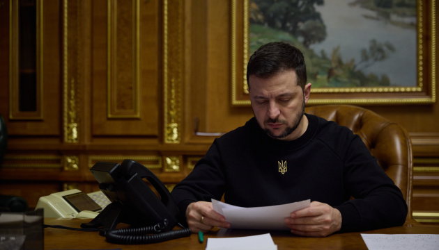 Presidente firma leyes para simplificar pago de préstamos para desplazados internos