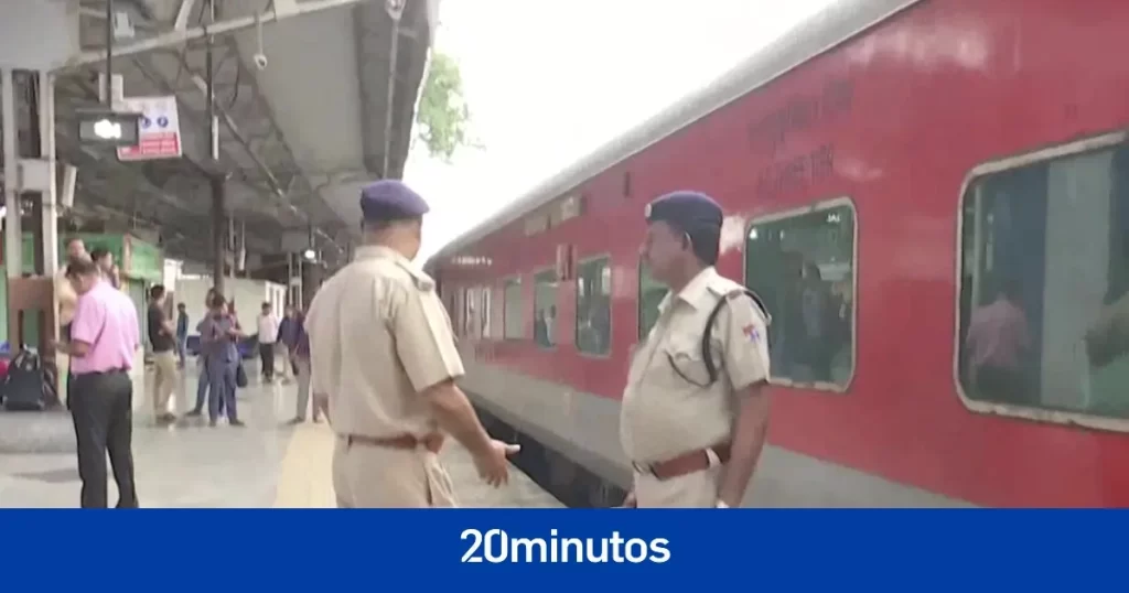 Mueren cuatro personas en un tiroteo dentro de un tren de pasajeros cerca de Bombay