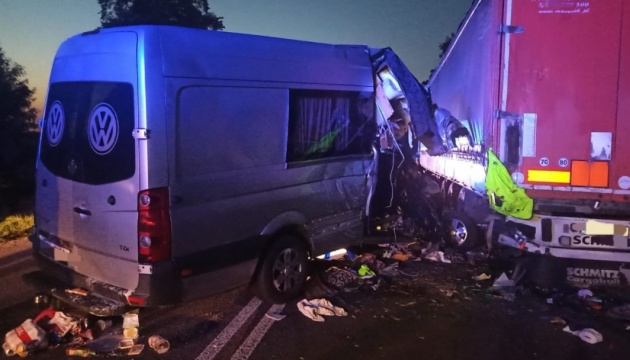 Un ucraniano muere en un choque entre un camión y una furgoneta en Polonia Un ucraniano muere en un choque entre un camión y una furgoneta en Polonia