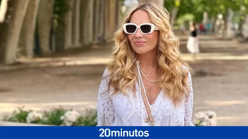 Así se despide del verano Marta Sánchez, increíble en bañador a sus 56 años Así se despide del verano Marta Sánchez, increíble en bañador a sus 56 años