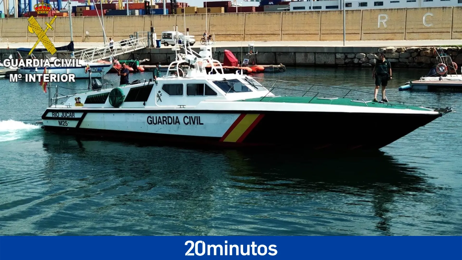 Disparos al aire por la tensión en un buque de la Guardia Civil con 168 migrantes en la costa de Mauritania
