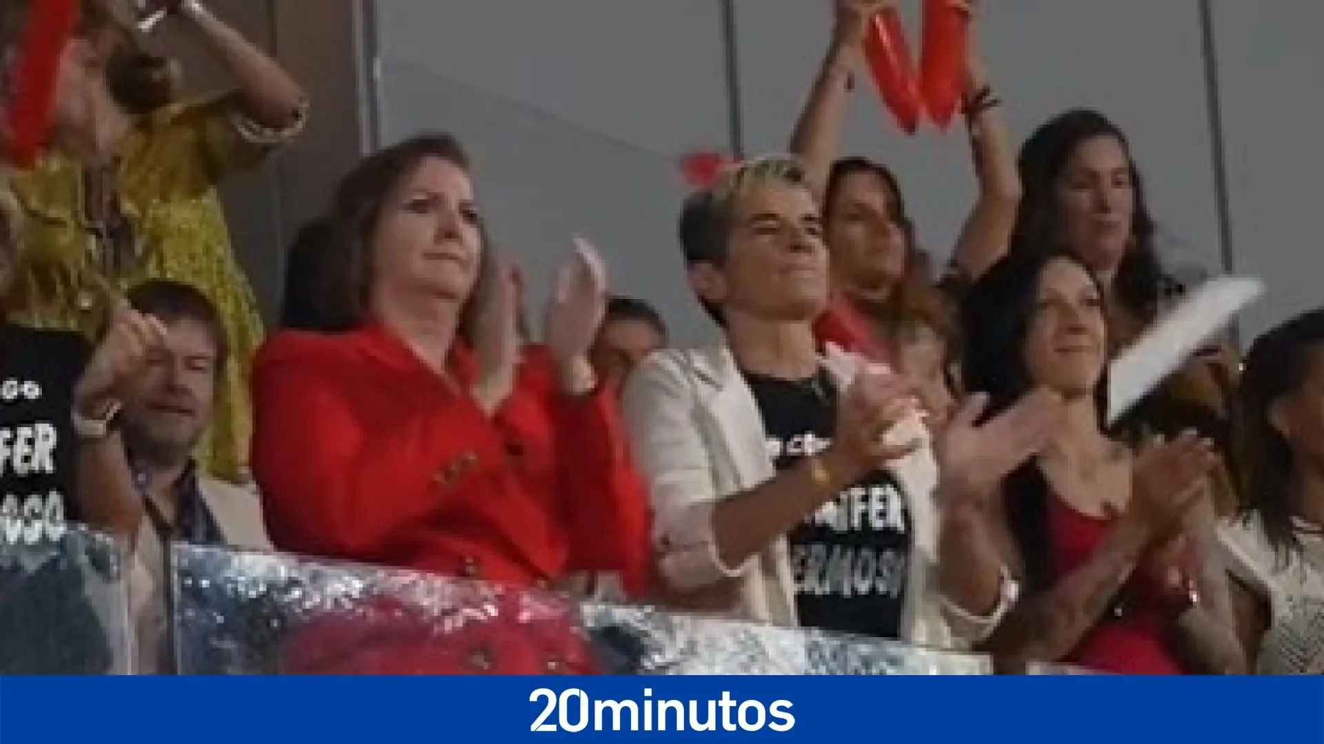 Jenni Hermoso recibe una tremenda ovación en su reaparición tras los ataques de la RFEF