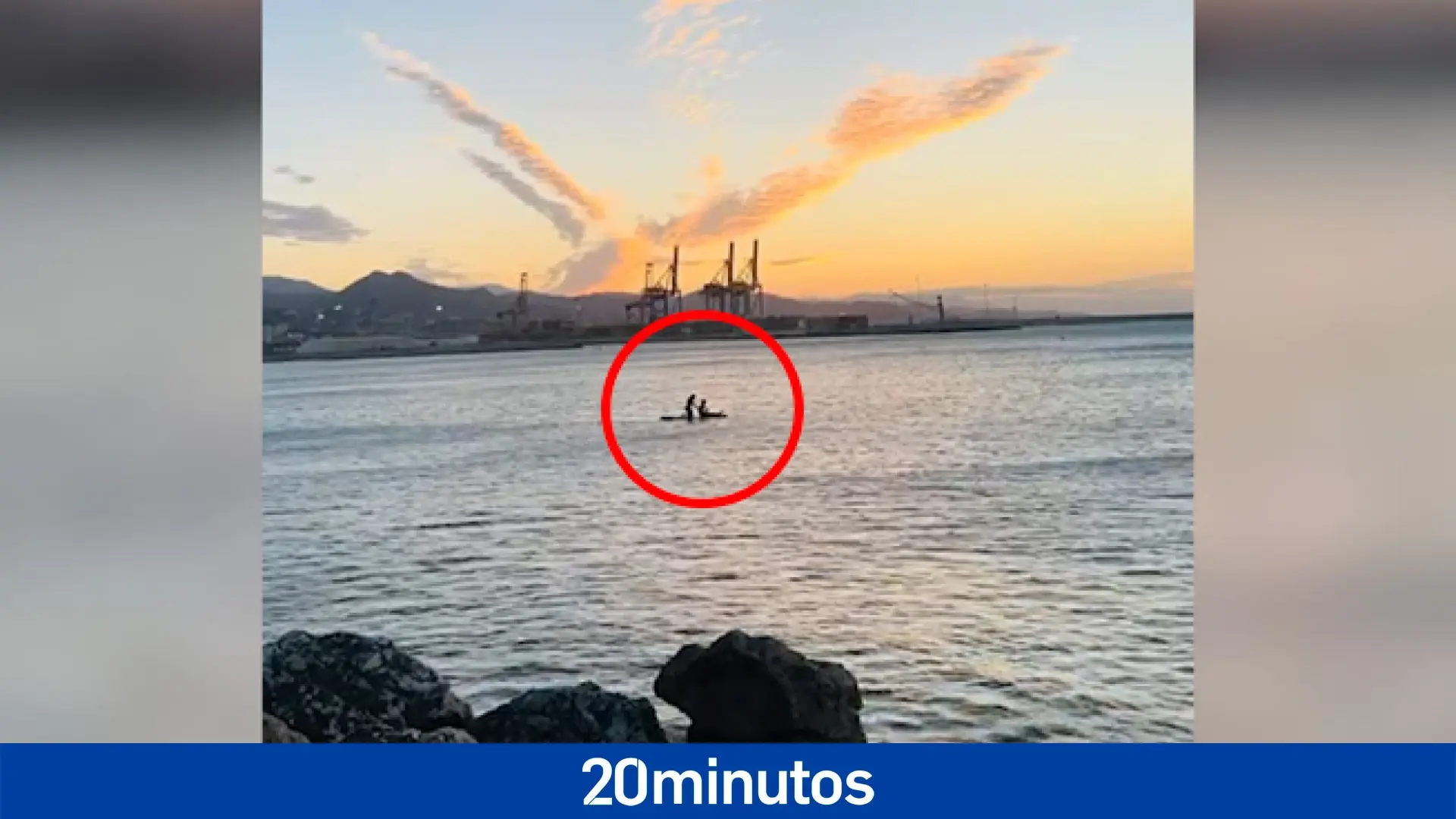 Un vídeo muestra a Maxi y Emmanuel remando mar adentro antes de desaparecer Un vídeo muestra a Maxi y Emmanuel remando mar adentro antes de desaparecer