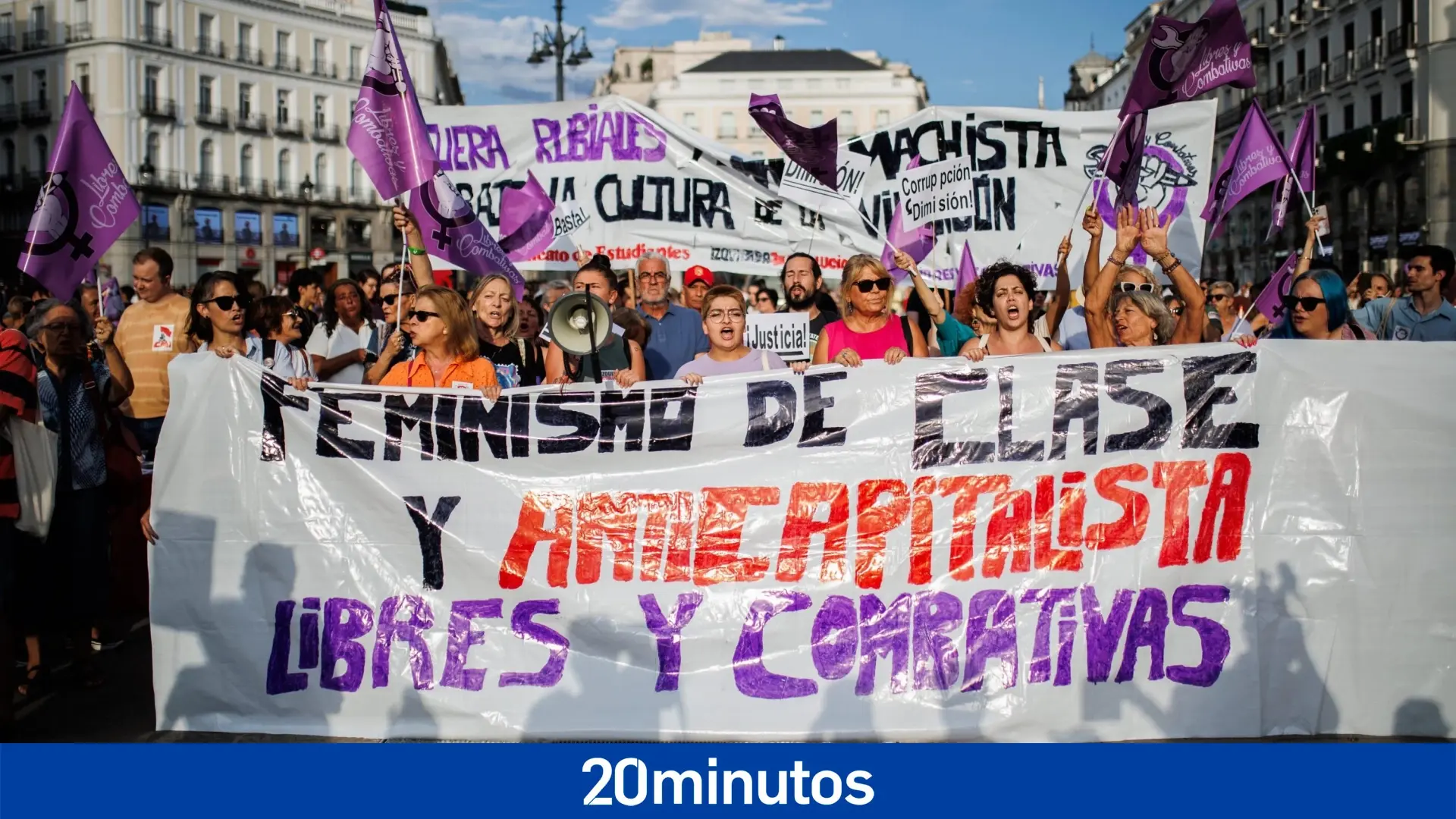 Centenares de personas salen a la calle para pedir la dimisión de Rubiales y critican la decisión del TAD: «Una vergüenza»