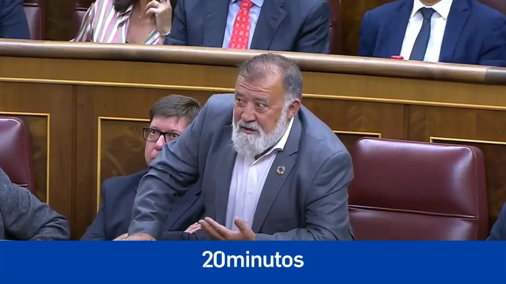 Confusión en el Congreso después de que un diputado del PSOE votara por error a Feijoó en la investidura