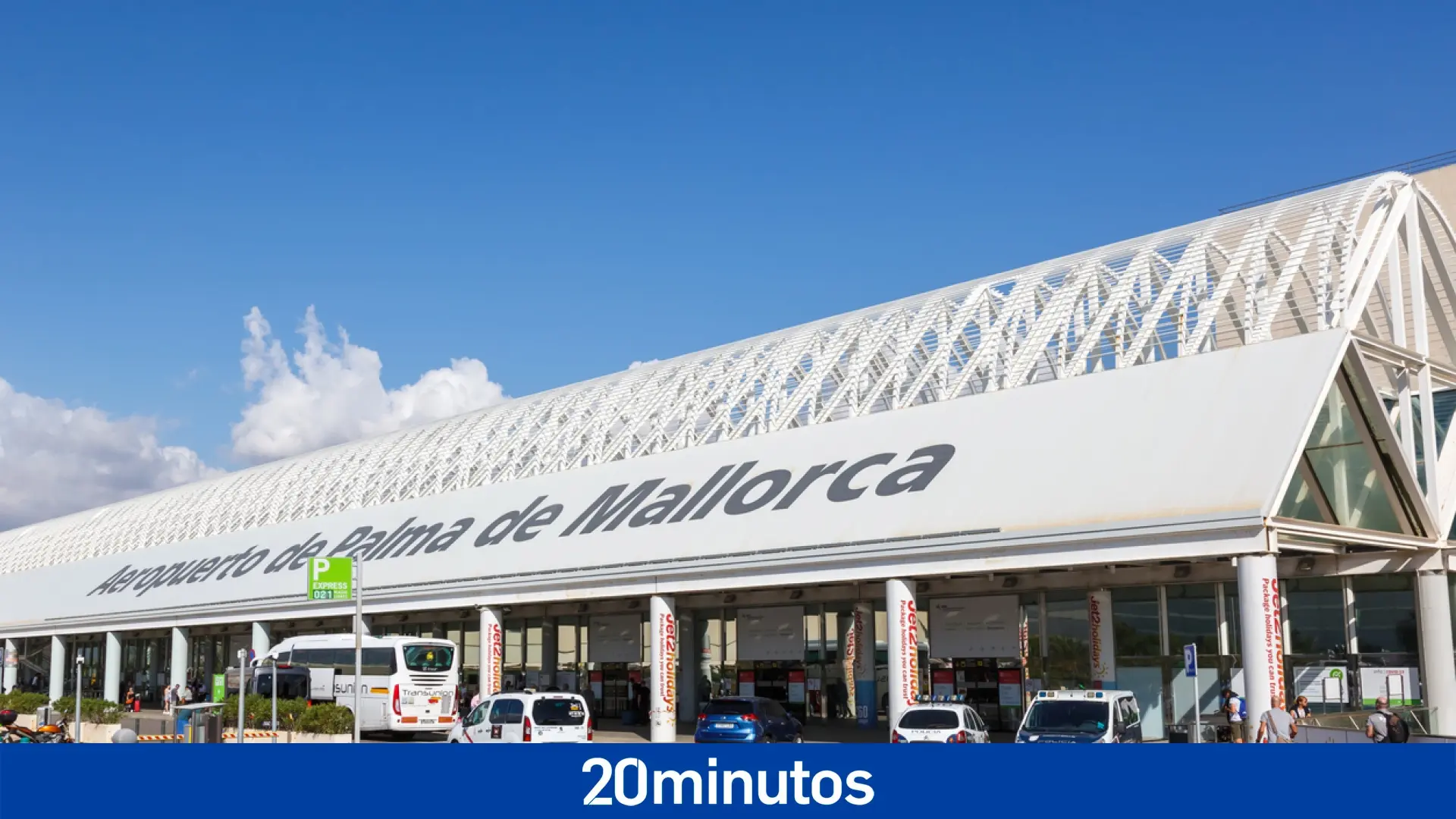 Detienen en el aeropuerto de Palma a un turista por tocar los pezones y el trasero a un azafato en pleno vuelo Detienen en el aeropuerto de Palma a un turista por tocar los pezones y el trasero a un azafato en pleno vuelo