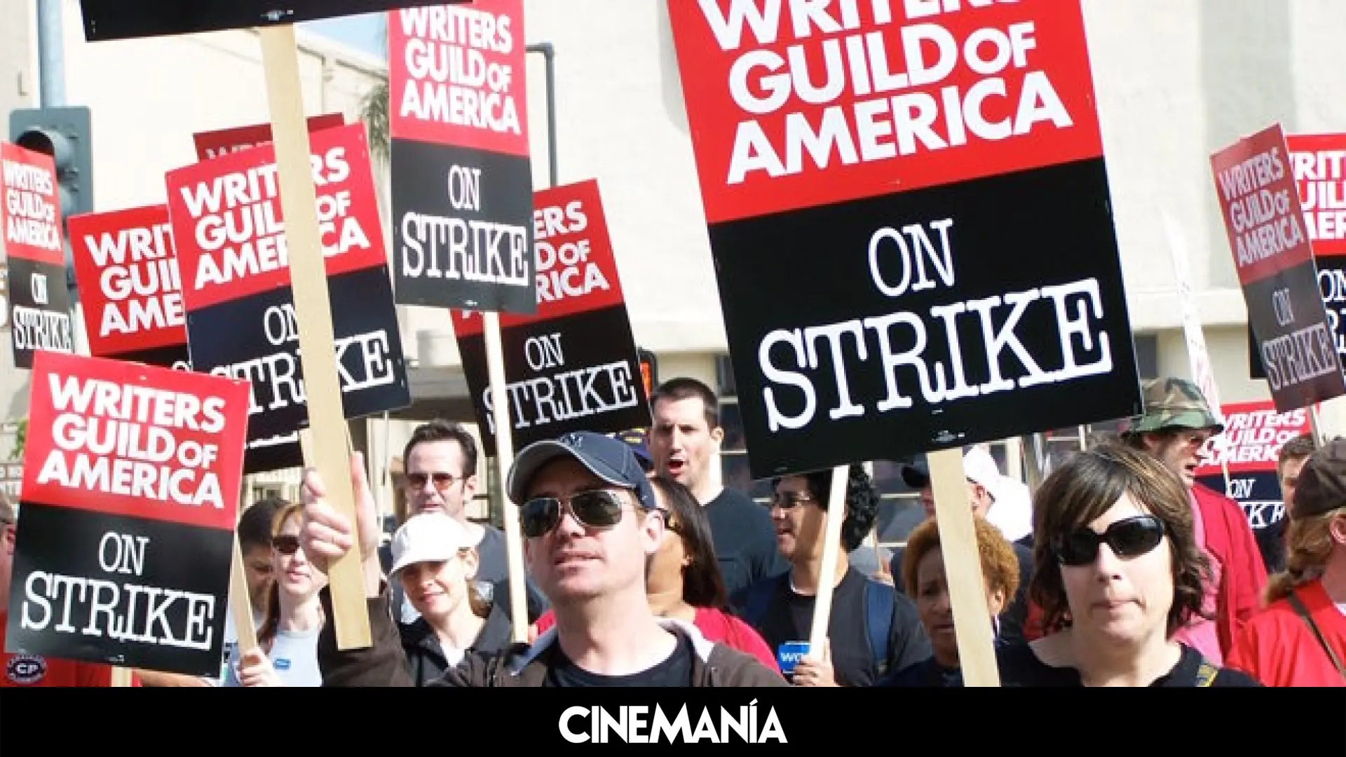 El sindicato de guionistas de EE UU acuerda poner fin a la huelga contra los estudios de Hollywood