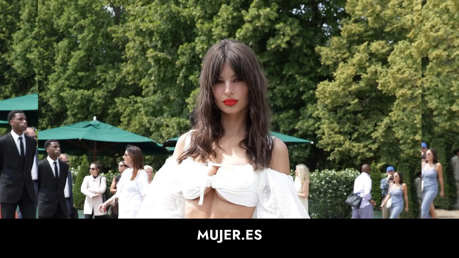 Emily Ratajkowski se compra las botas UGG ‘efecto calcetín’ que llevarán todas las famosas este invierno